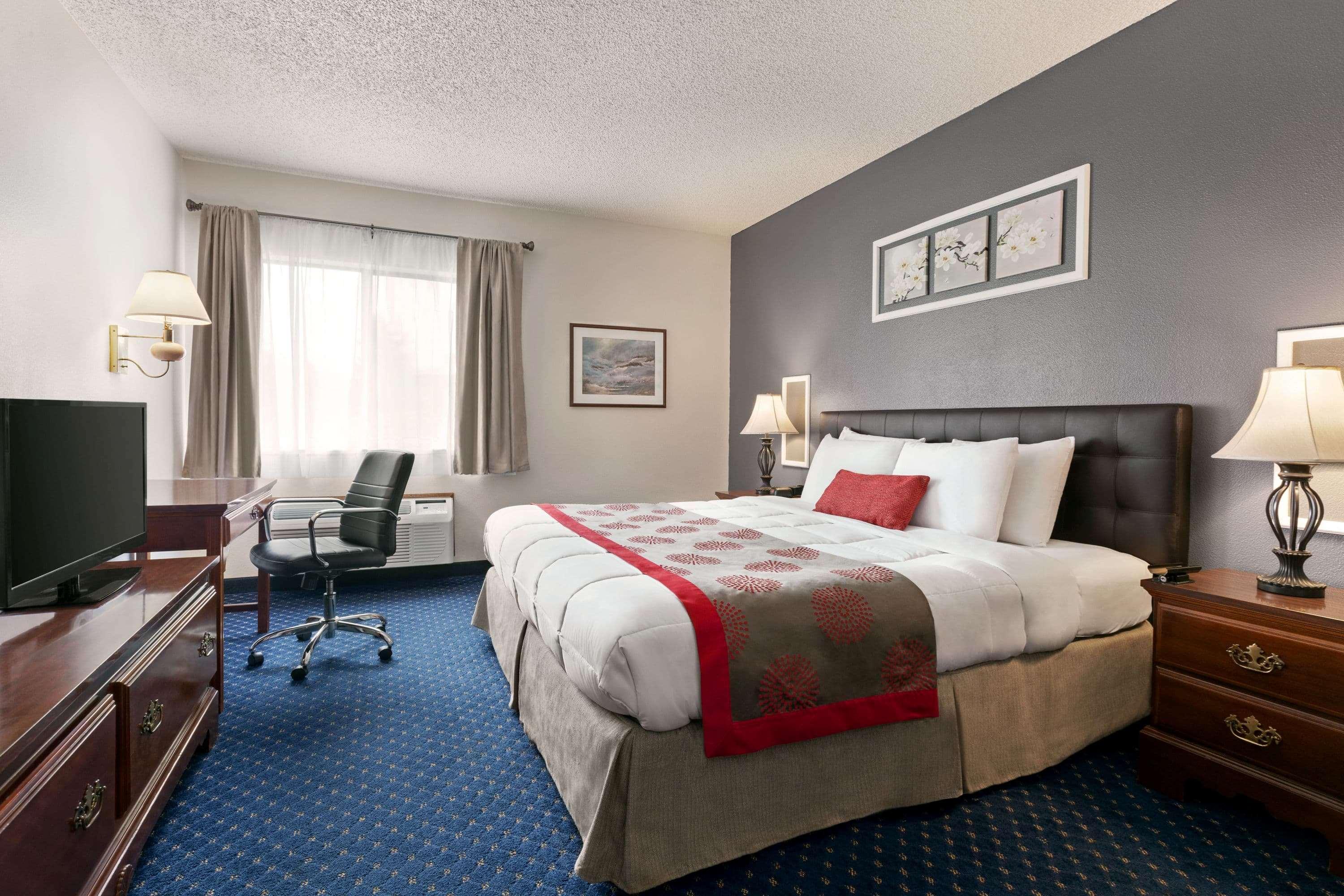 Ramada By Wyndham Arcata Hotel Екстериор снимка