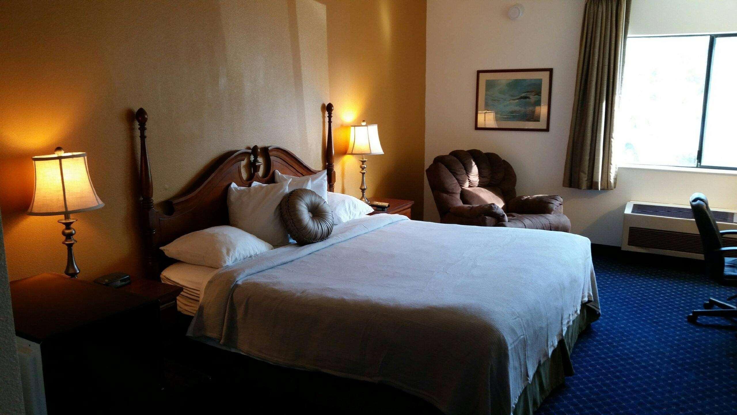 Ramada By Wyndham Arcata Hotel Екстериор снимка
