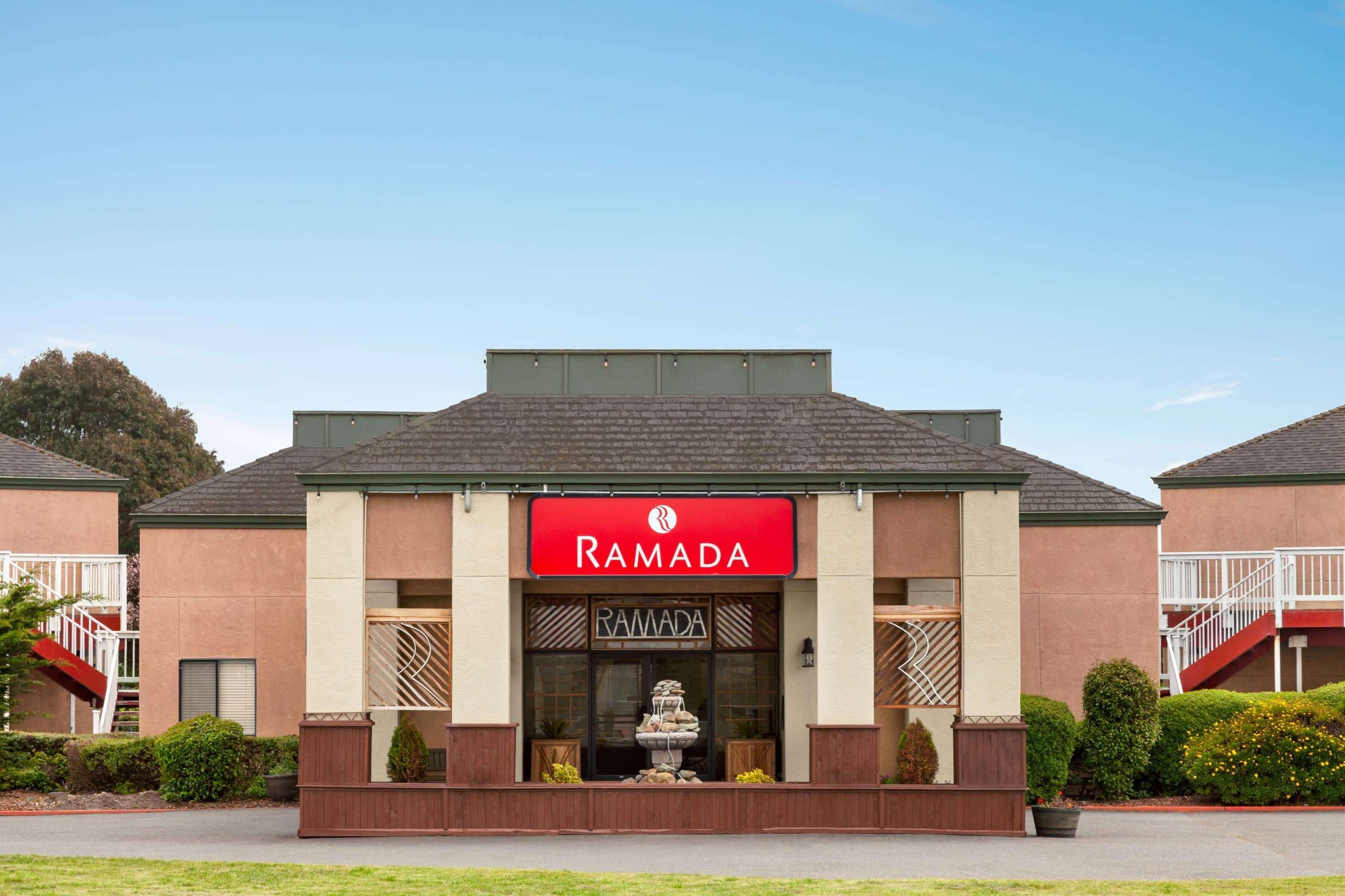 Ramada By Wyndham Arcata Hotel Екстериор снимка