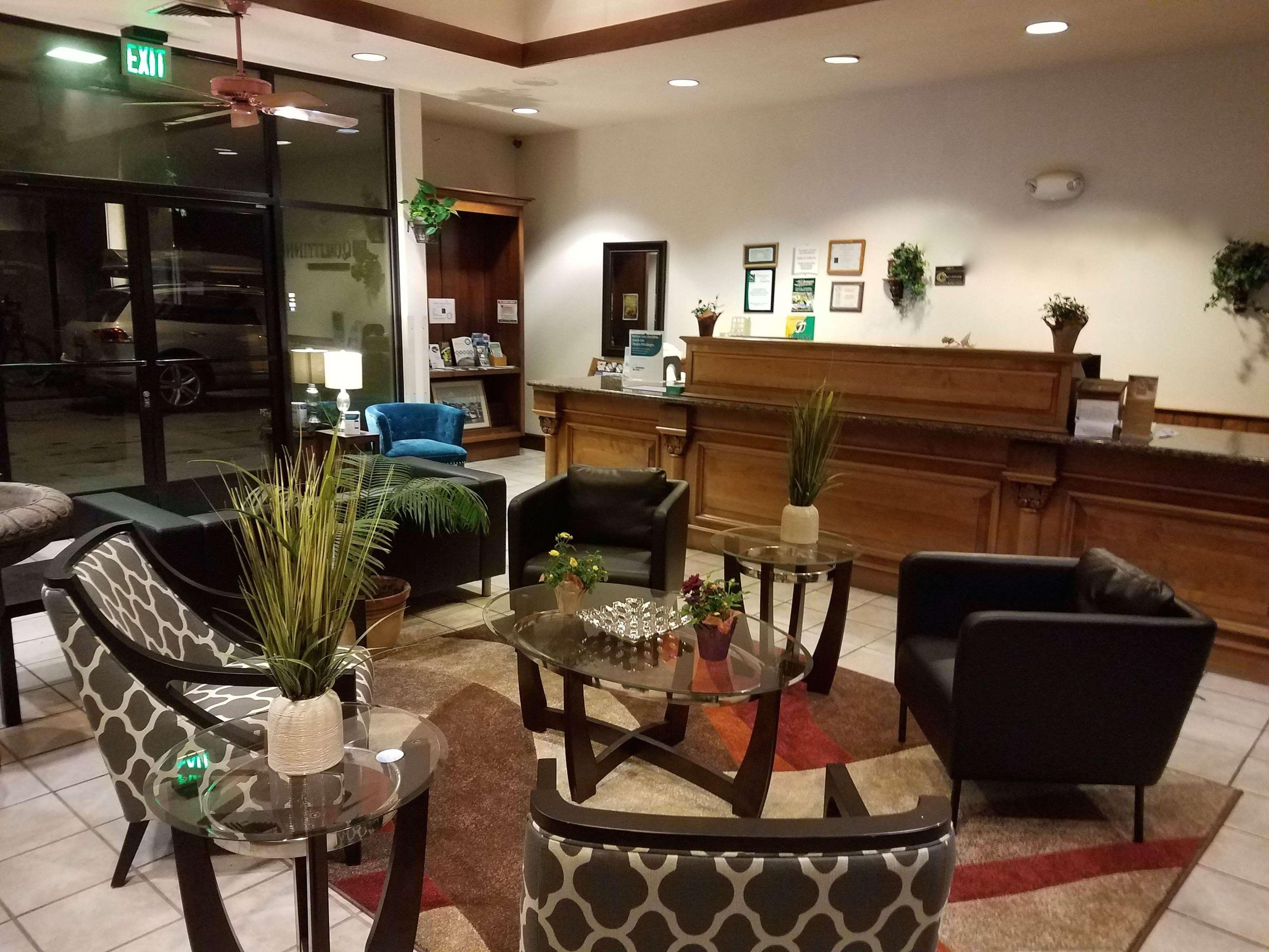 Ramada By Wyndham Arcata Hotel Екстериор снимка