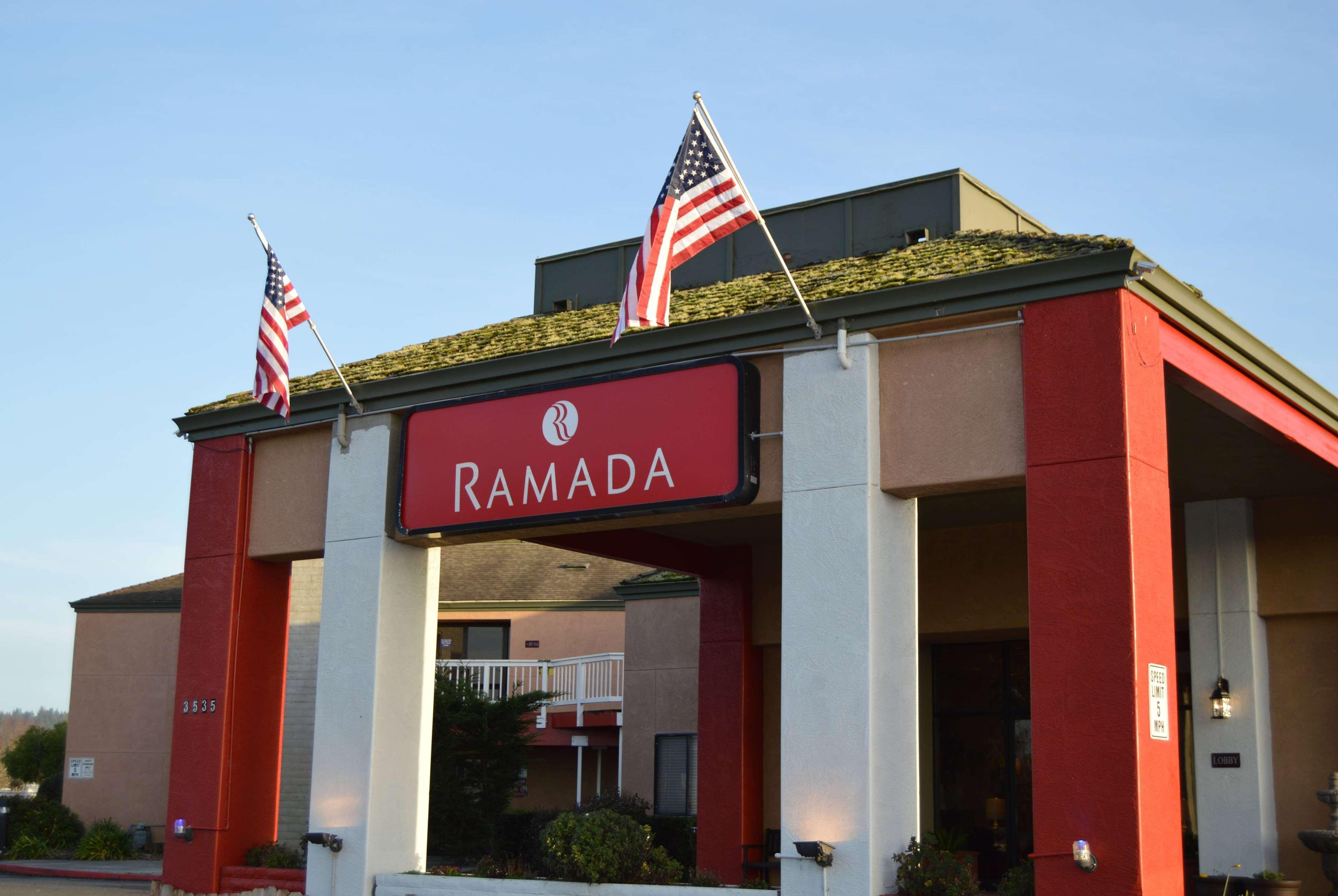 Ramada By Wyndham Arcata Hotel Екстериор снимка