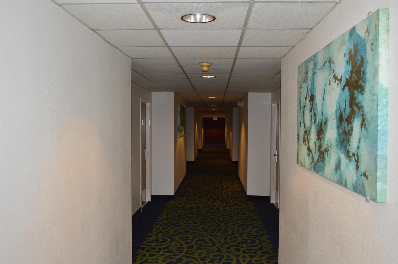 Ramada By Wyndham Arcata Hotel Екстериор снимка