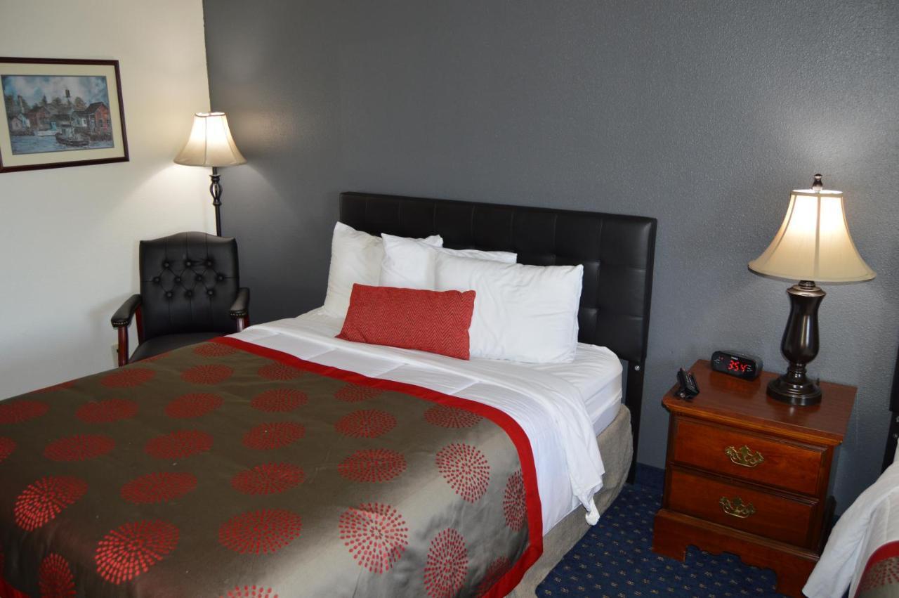 Ramada By Wyndham Arcata Hotel Екстериор снимка