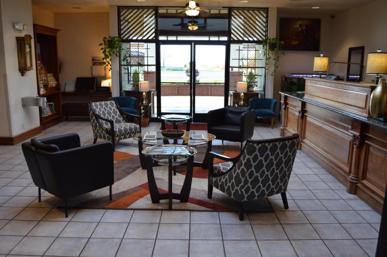 Ramada By Wyndham Arcata Hotel Екстериор снимка